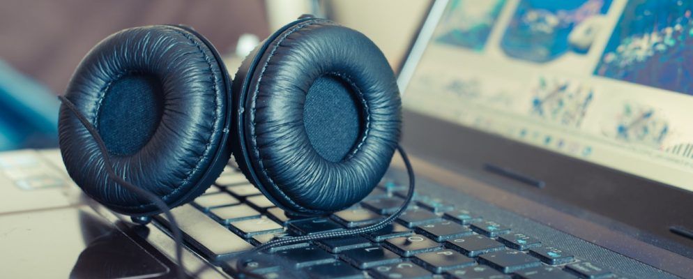 在Windows上拔下耳机时如何自动使音频静音