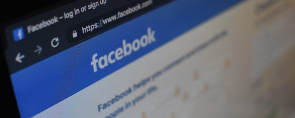 如何将Facebook小部件和按钮添加到您的网站