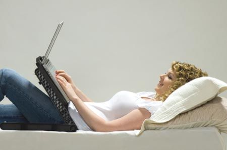 如何制作自己的DIY通风式笔记本电脑托盘