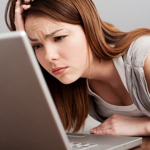 如何将雇主的Facebook详细信息链接到您的Facebook页面