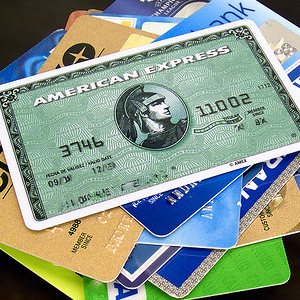 使用Equifax Mobile [iPhone和Android]查看您附近的债务和欺诈