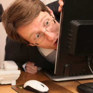 即时隐藏活动程序窗口并使用Magic Boss Key禁用声音