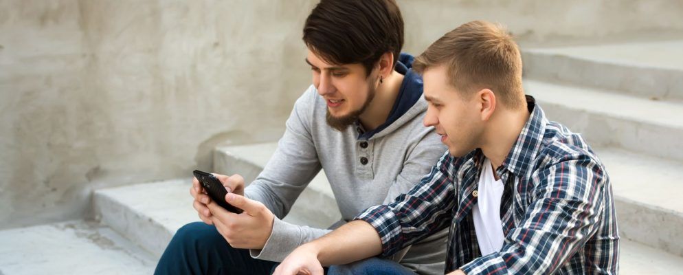 与您的朋友一起玩文字游戏的10种有趣的电话游戏