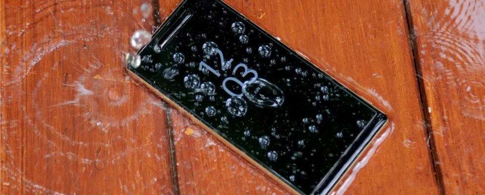 如何保存掉入水中的手机或平板电脑