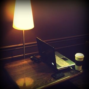 何时必须将笔记本电脑独自放在公共场所的工具和技术