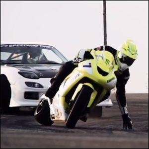 11惊人的摩托车赛车和特技视频