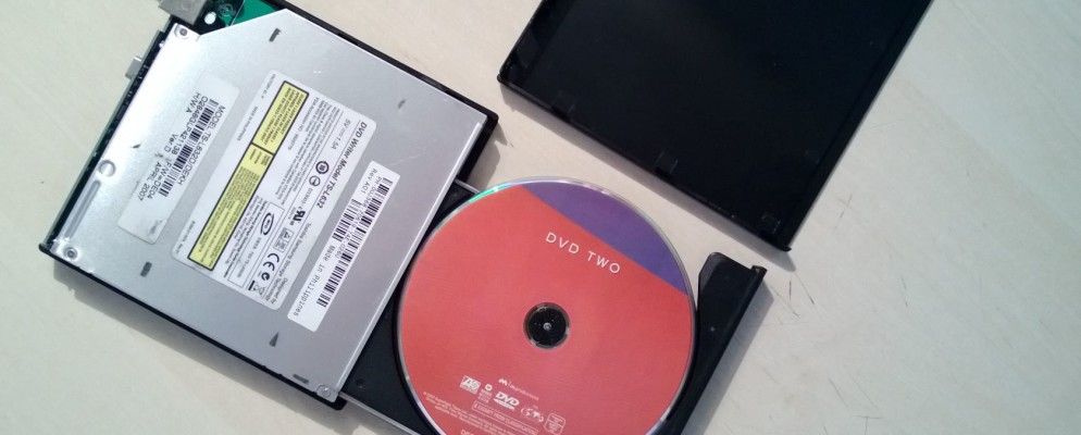 平板电脑或笔记本电脑上没有DVD驱动器?请改用旧的笔记本电脑驱动器!