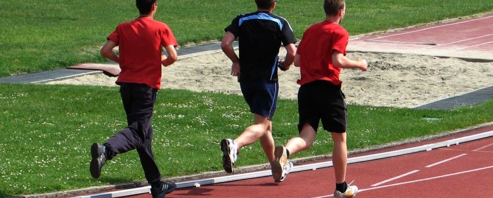 iOS 7的RunKeeper更新在iPhone 5s的后台跟踪数据,并添加了AirDrop