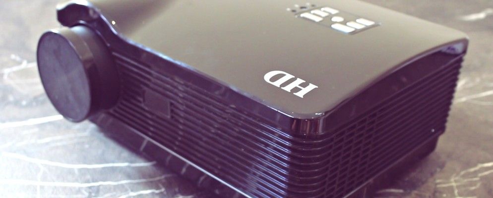 ATCO Budget HD投影仪,具有内置Android审查功能和赠品