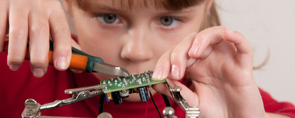 DIY爸爸妈妈:用酷家居项目养育您的孩子成为修补匠