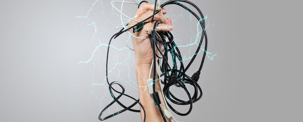 何时丢掉多余的电缆和电话充电器