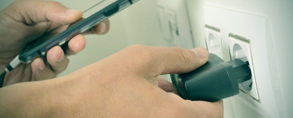 为智能手机充电的10种更聪明的方式