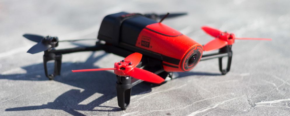 鹦鹉Bebop无人机和天空控制器审查和赠品