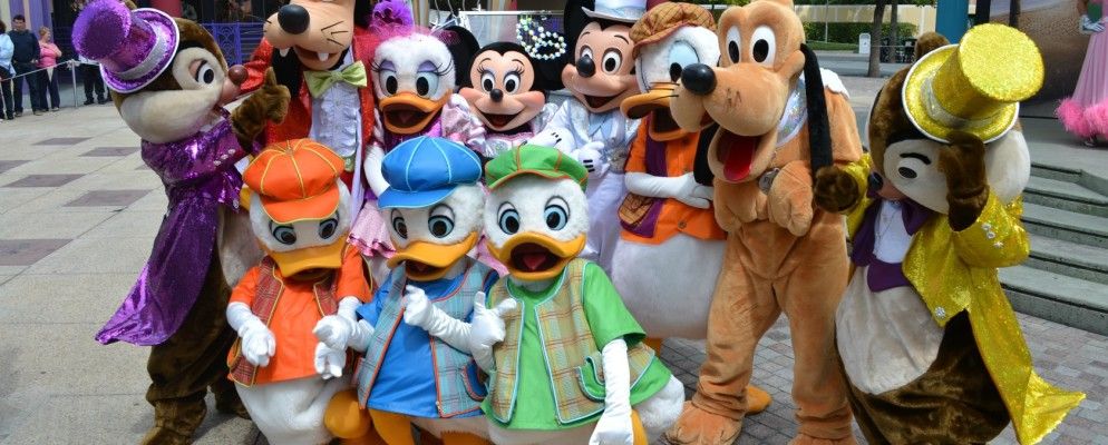 迪斯尼禁止自拍杆，提醒不要开无人机，还有更多…[科技新闻摘要]