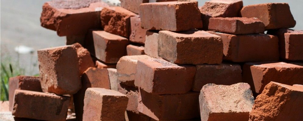 苹果故意用砖头iPhone，谷歌用广告解决ISIS…[科技新闻摘要]