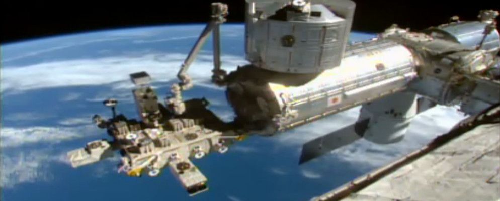 如何将ISS的Earth Live Feed设置为屏幕保护程序