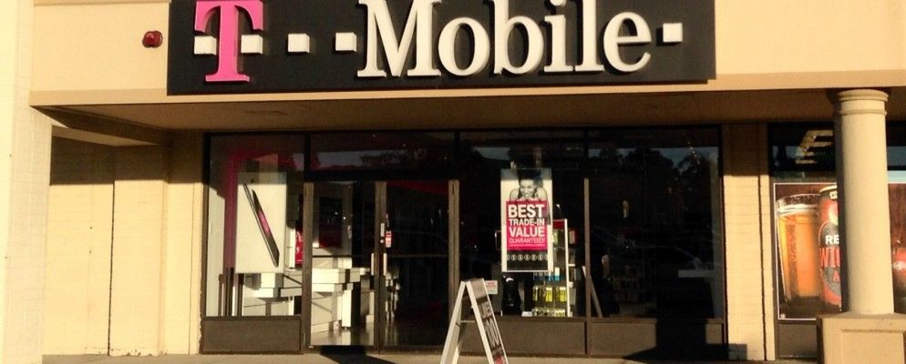 T-Mobile提供免费共享，并通过Windows 10向Microsoft提出请愿书。