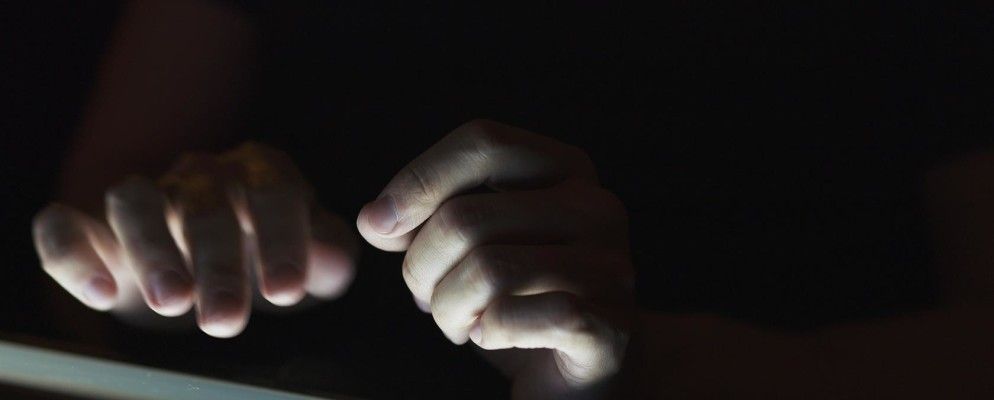 在Windows 10中启用隐藏的“高对比度”深色主题