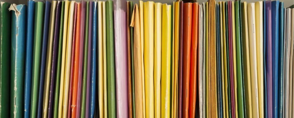 如何在Windows 10开始菜单上将图块堆叠到文件夹中