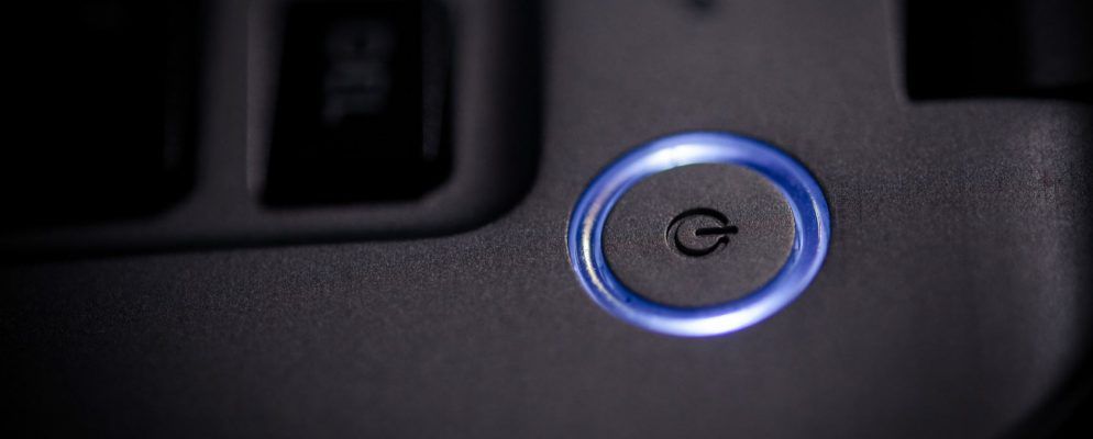 如何在Windows 10中使用电源按钮关闭笔记本电脑屏幕