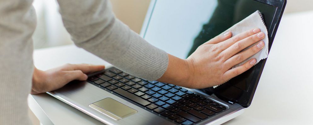 如何清洁笔记本电脑的屏幕,外盖,键盘和风扇