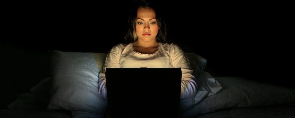 暗模式与夜灯：在Windows 10中应该使用哪个？