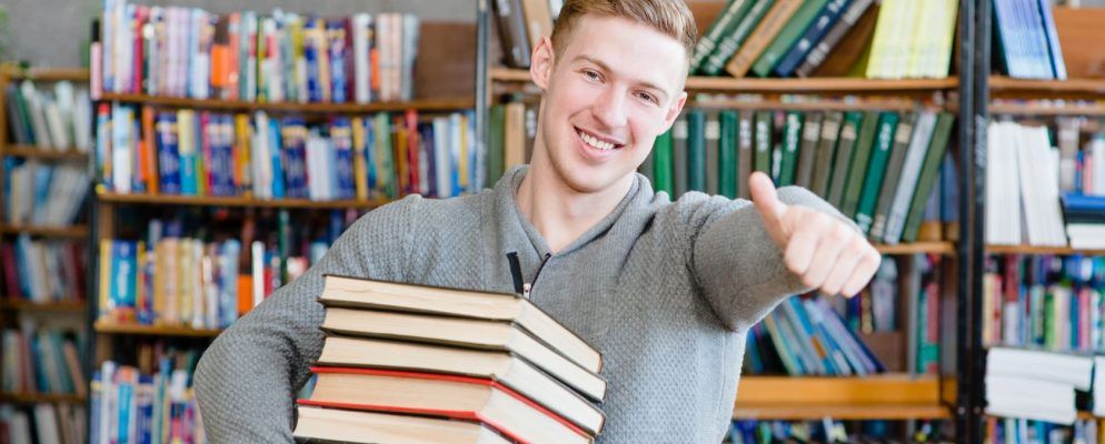 今年有17个省钱的网站可以租用教科书