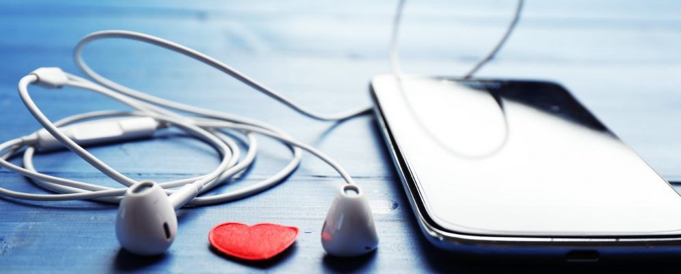 这些电话仍有3.5毫米耳机音频插孔