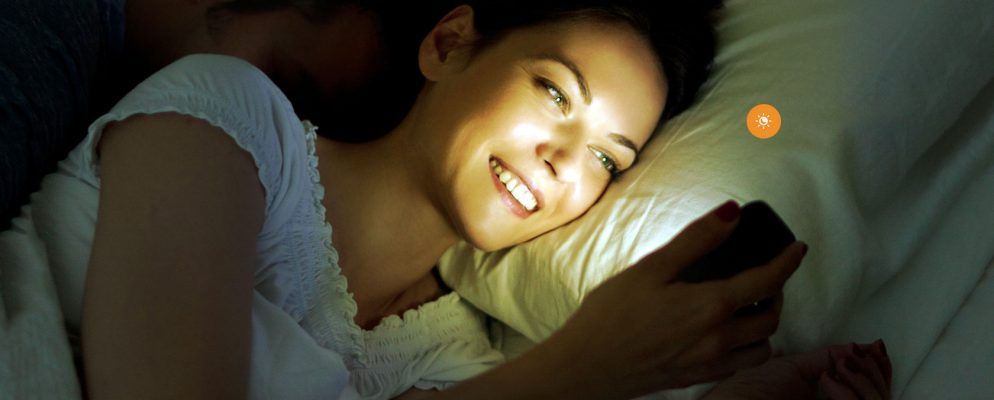 晚上使用iPhone？拥抱黑暗模式的提示和应用