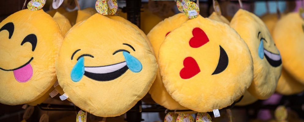 在Windows 10上使用Emoji面板输入Emojis简易方法