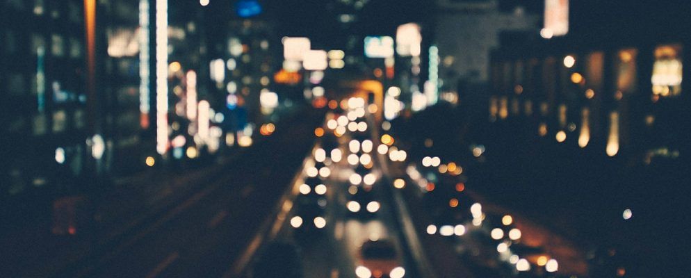 如何增强模糊和低分辨率的照片