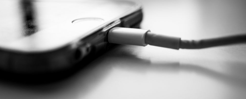 苹果承认放慢旧iPhone的速度