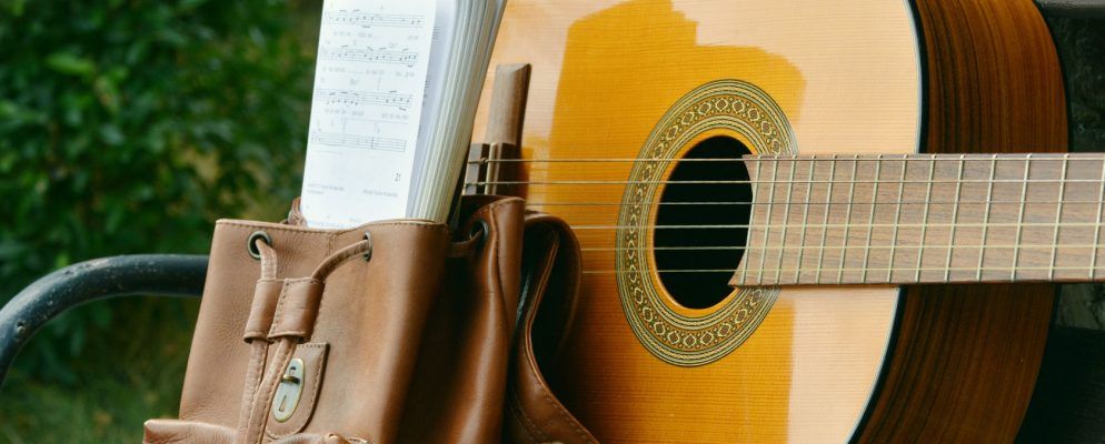 在这5个网站上找到最佳的免费吉他和低音标签