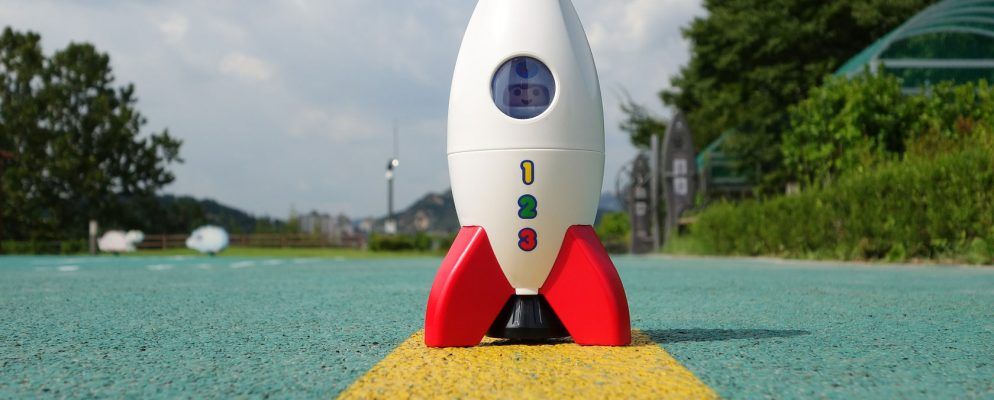 您可以自己构建的10个DIY空间项目