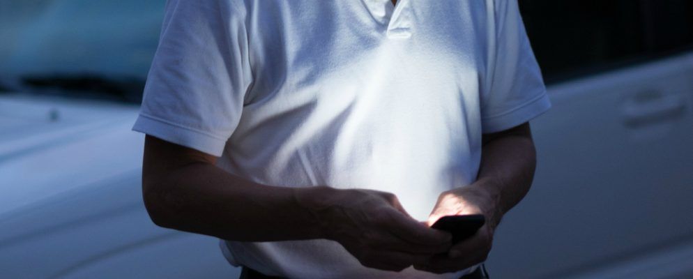 YouTube在Android和iOS上采用了黑暗模式