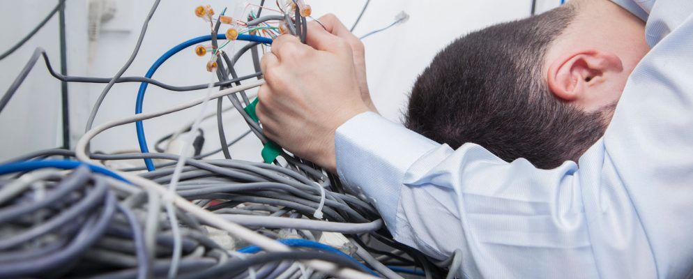 如何使用电缆盖使以太网,电视和电源线保持整洁