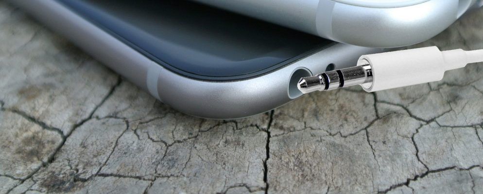 如何从手机或平板电脑上拔掉破损的耳机插头