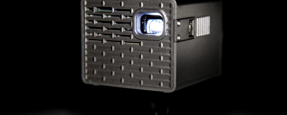 AAXA P2-B评论:最后,一个带有HDMI端口的Pico投影仪