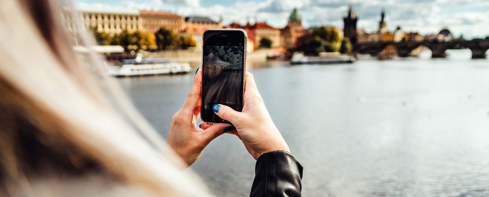 最好的iPhone相机配件:镜头,保护套,遥控器等