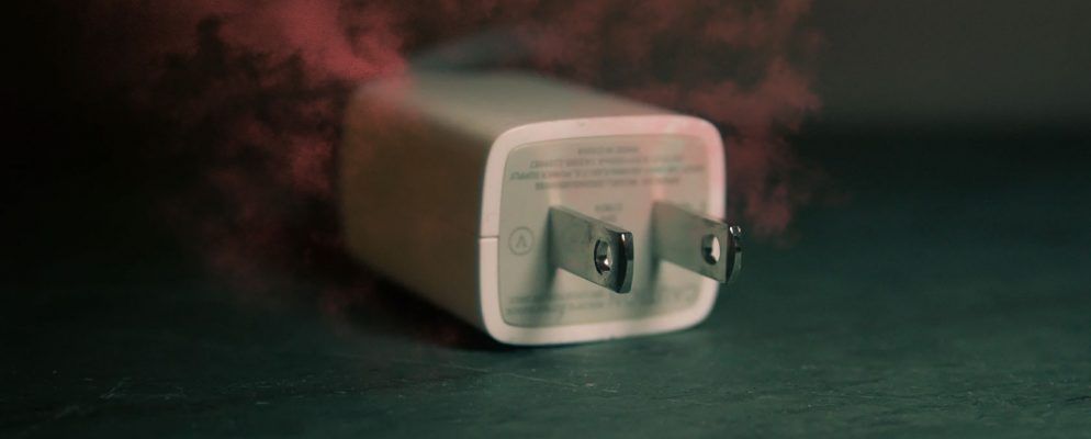 检查您的智能手机充电器安全使用的7种方法