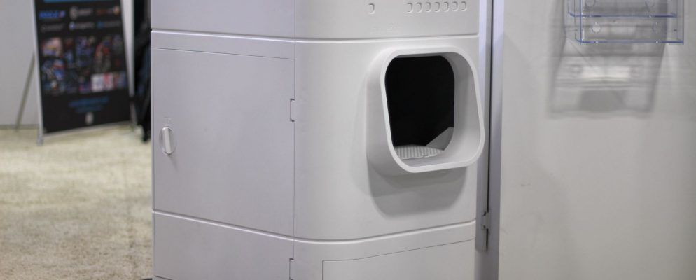 不必要的技术：LavvieBot在CES上推出了用于猫的智能厕所