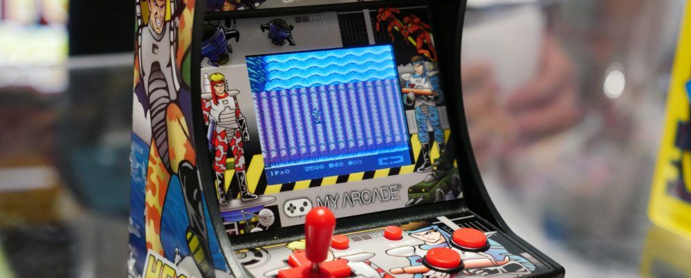 我的街机游戏的复古迷你街机游戏玩家充满了怀旧之情