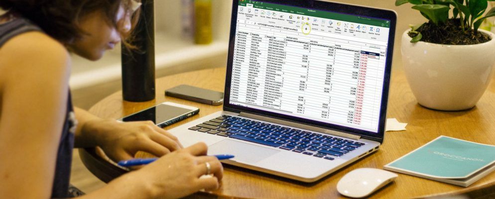 如何在Excel中分隔名字和姓氏