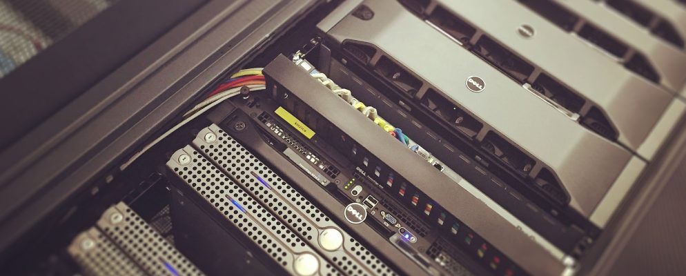 CentOS与Ubuntu:最佳Web托管服务器操作系统