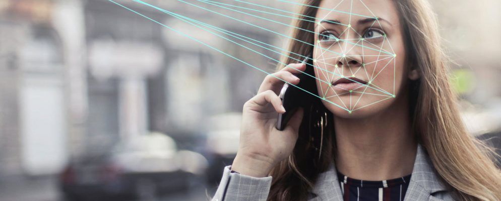 在线和公开场合避免面部识别的4种方法