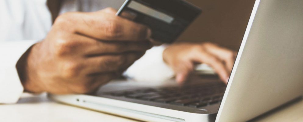 信用卡与借记卡:哪种是最安全的在线购物?