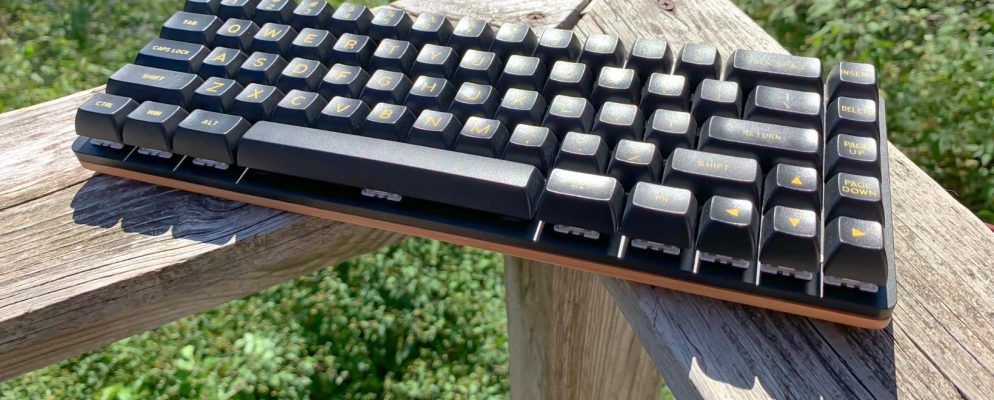 Woo-dy是一款具有霓虹灯狂野一面的经典机械键盘