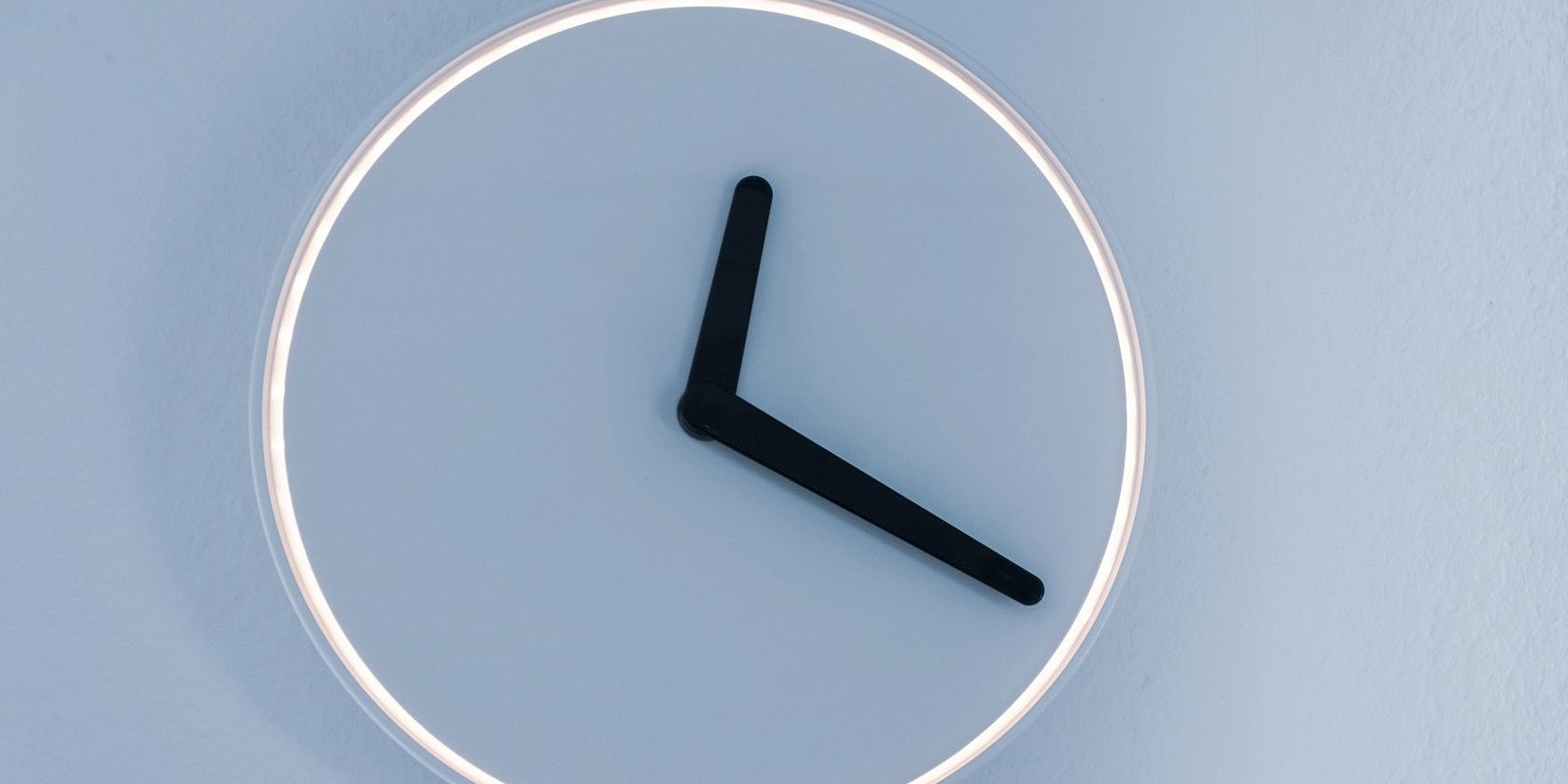 如何自定义系统托盘时钟到 Windows