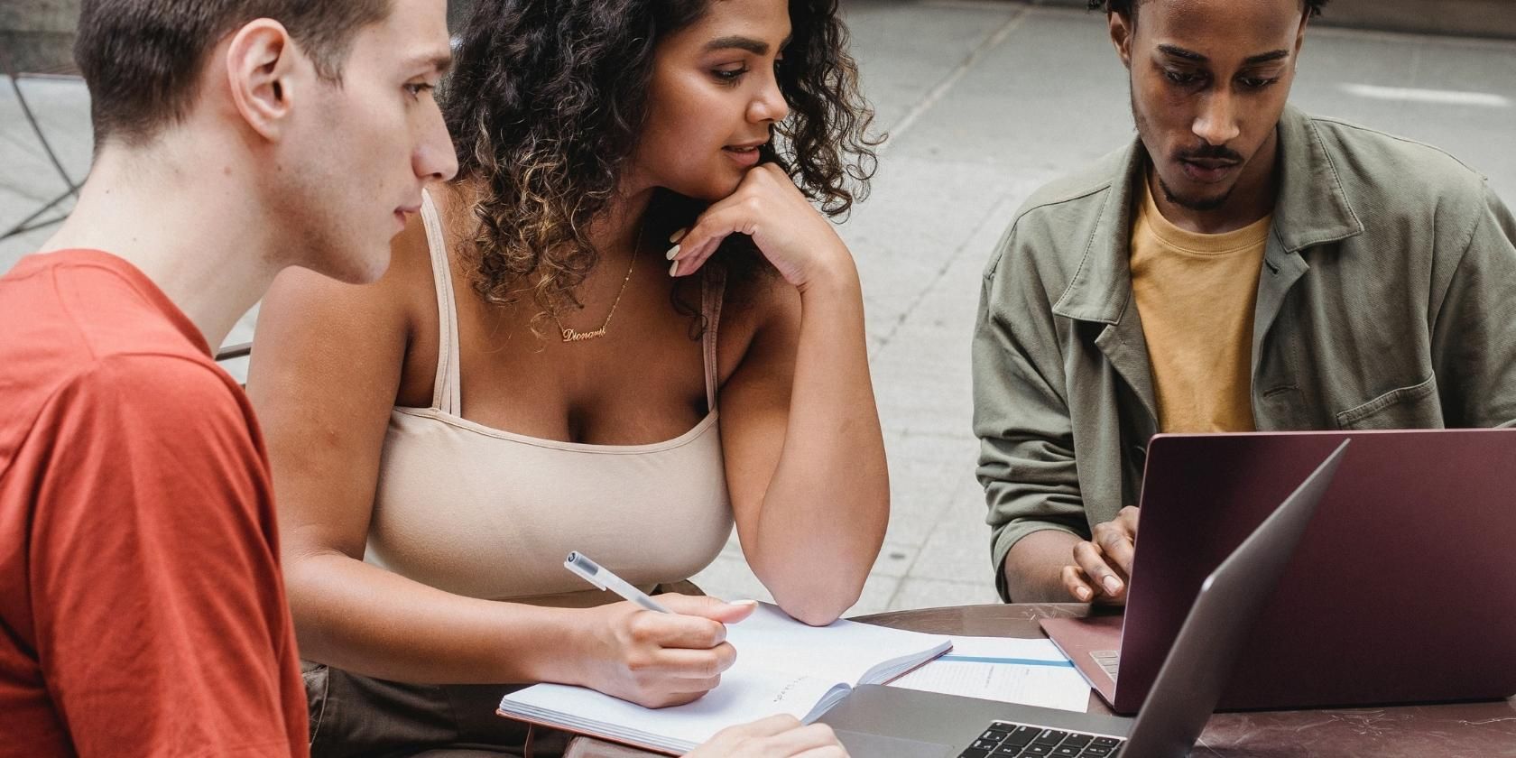 借助 iCloud 的仅限网络访问，如何在没有 Apple 设备的情况下使用 iCloud