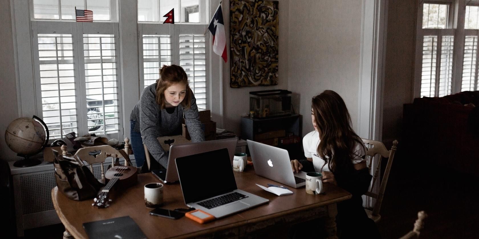 如何在 Mac 上为有提醒的人分配任务